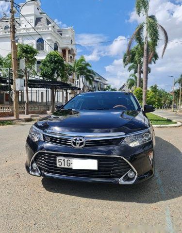 Cần bán lại xe Toyota Camry 2.5Q đời 2020, màu đen chính chủ0