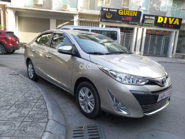 Cần bán xe Toyota Vios 2020 màu vàng cát số tự động, giá 540tr