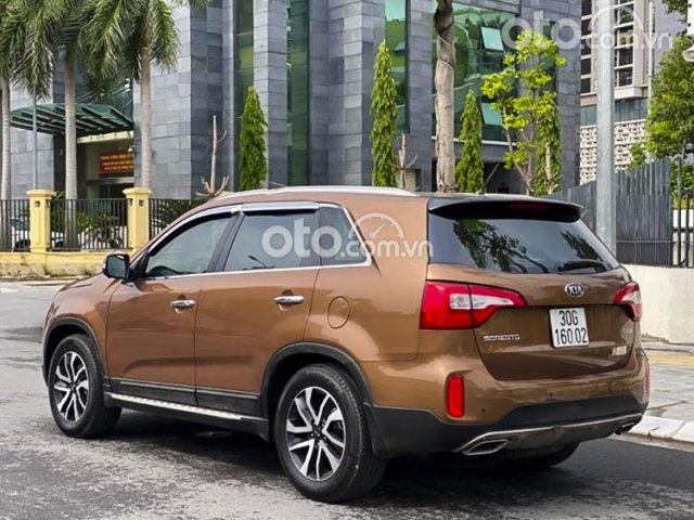 Cần bán Kia Sorento sản xuất năm 2019, màu nâu còn mới