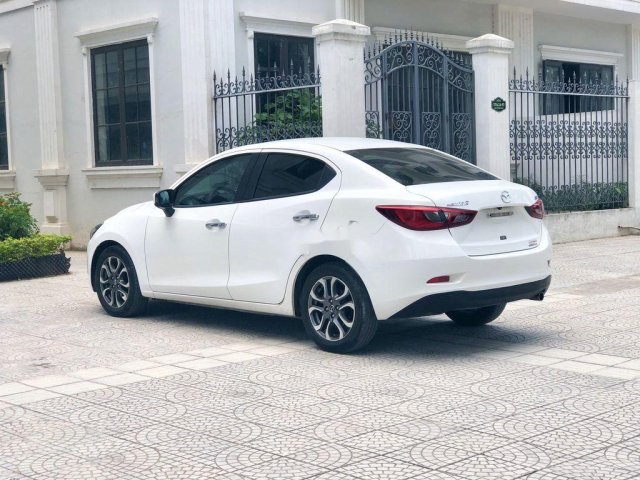 Cần bán gấp Mazda 2 năm 2016, màu trắng0