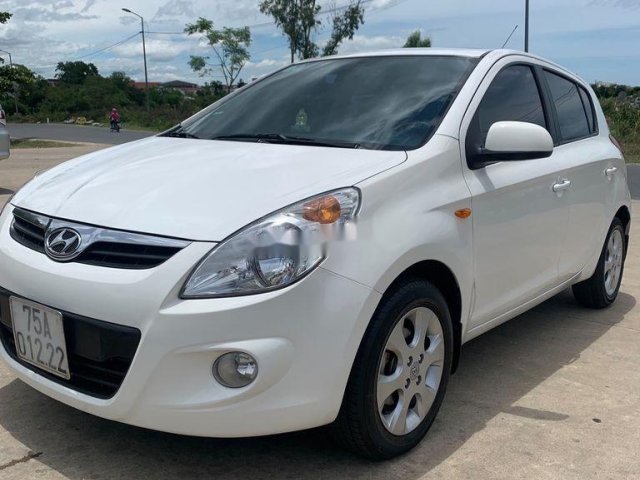 Cần bán gấp Hyundai i20 sản xuất năm 2011, màu trắng, nhập khẩu nguyên chiếc