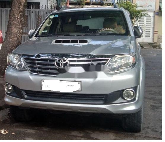 Cần bán Toyota Fortuner đời 2014, màu bạc 