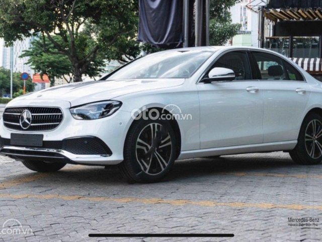 Bán ô tô Mercedes E180 2021, màu trắng
0