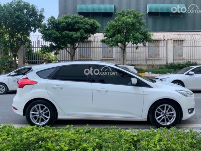 Cần bán xe Ford Focus 1.5 Ecobost sản xuất 2017, màu trắng còn mới0