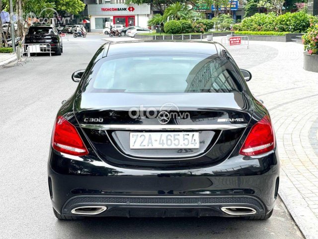 Cần bán Mercedes C300 2018, màu đen, ngân hàng hỗ trợ 70%