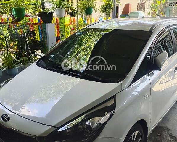 Cần bán Kia Rondo sản xuất năm 2017 còn mới, giá chỉ 395 triệu0