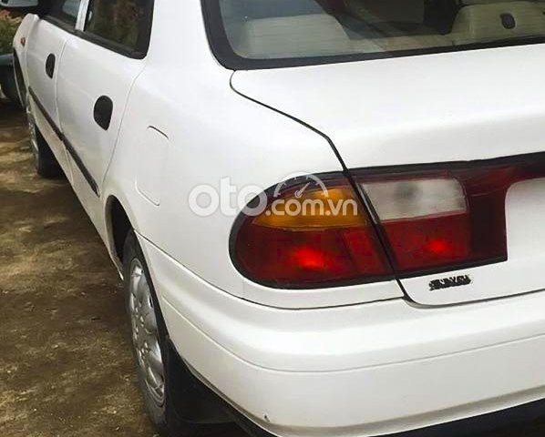 Cần bán gấp Mazda 323 đời 2001, màu trắng