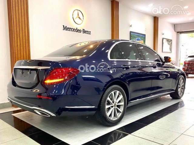 Cần bán xe Mercedes E200 2019, màu xanh lam, nhập khẩu nguyên chiếc, bao check hãng toàn quốc0