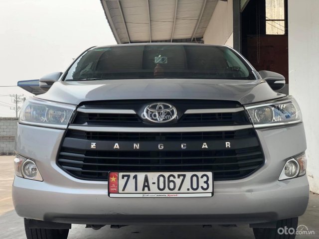 Cần bán xe Toyota Innova sản xuất năm 2017 còn mới0