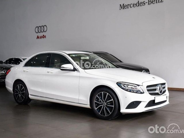 Xe Mercedes-Benz C200 năm 2019, màu trắng0