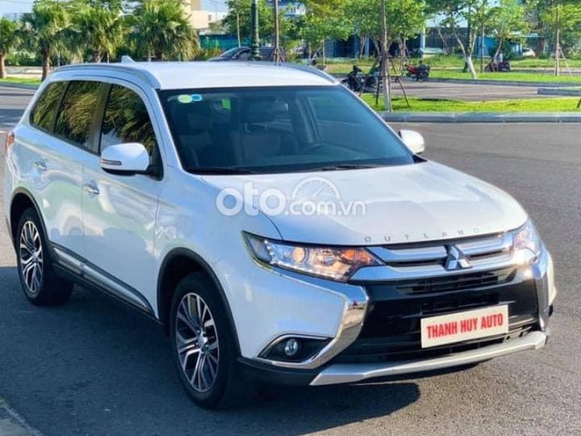 Cần bán lại xe Mitsubishi Outlander năm 2019, màu trắng