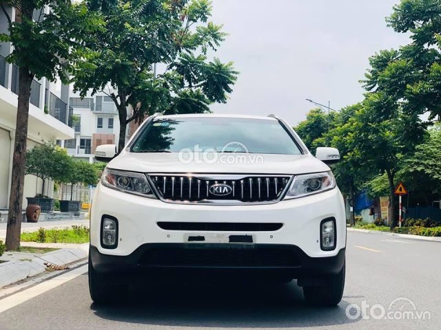 Cần bán xe Kia Sorento năm sản xuất 2018, màu trắng