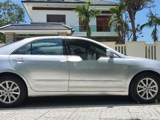 Bán Toyota Camry đời 2011, màu bạc còn mới, giá 495tr