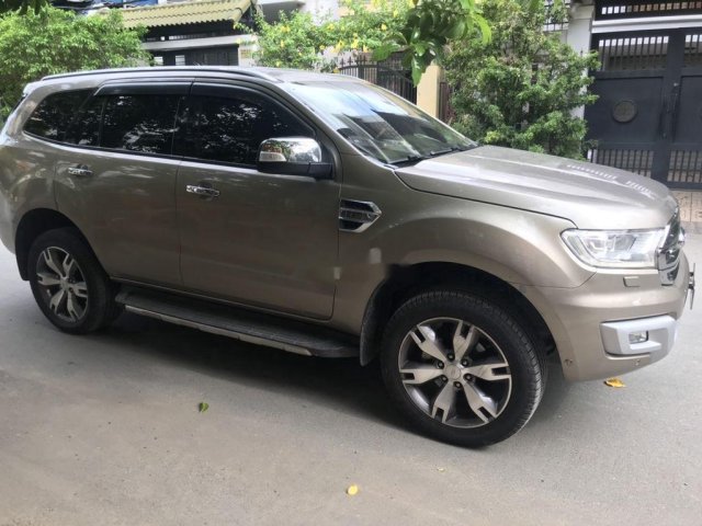 Cần bán lại xe Ford Everest 2017, màu xám chính chủ giá cạnh tranh