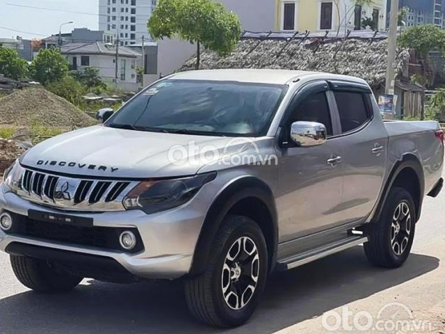 Bán Mitsubishi Triton 2.5 L 4x2 AT đời 2015, màu bạc, nhập khẩu nguyên chiếc