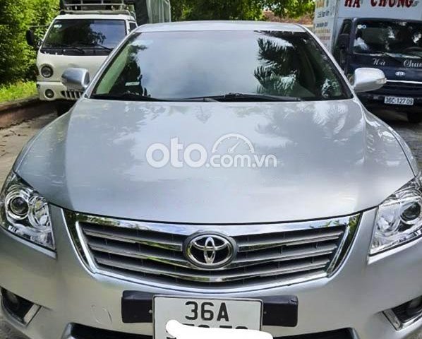 Cần bán gấp Toyota Camry sản xuất năm 2010, màu bạc, giá 465tr0