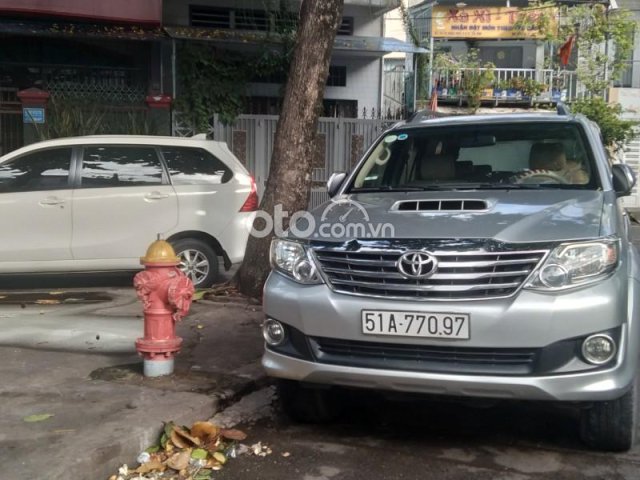 Cần bán Toyota Fortuner đời 2014, màu bạc