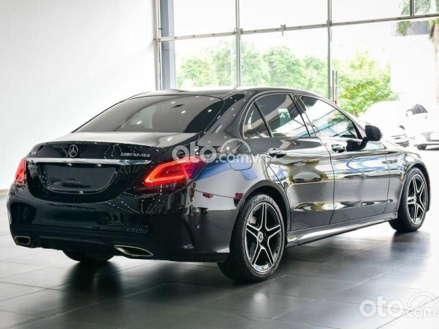 Xe Mercedes C300 AMG Facelift sản xuất năm 2020, màu đen