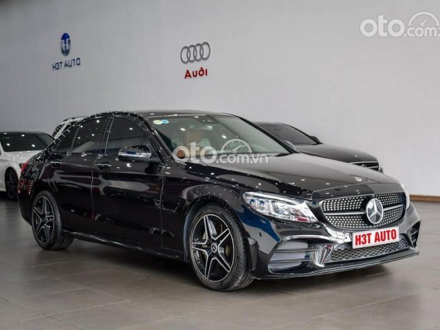 Ngân hàng hỗ trợ 70%, Mercedes C200 đời 2020, màu đen