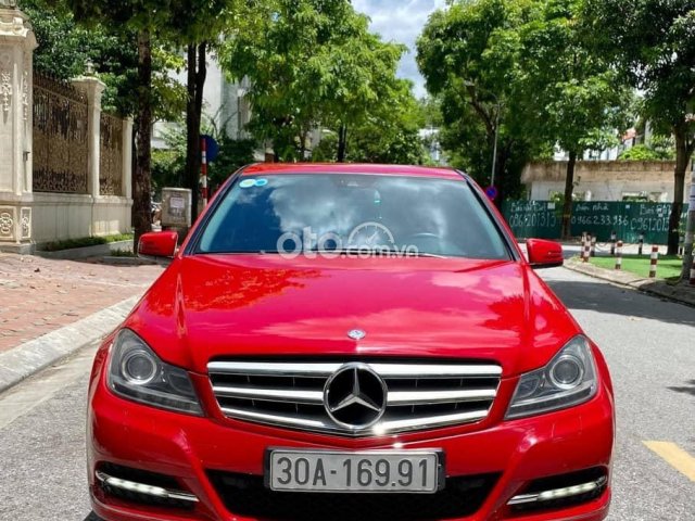 Cần bán Mercedes C200 đời 2011, màu đỏ, giá êm 545tr0