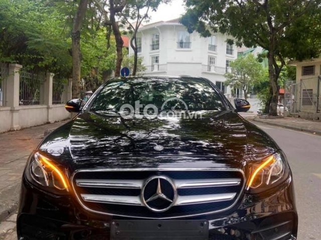 Cần bán lại xe Mercedes E300 AMG sản xuất 2016, màu đen mới chạy 80450 km