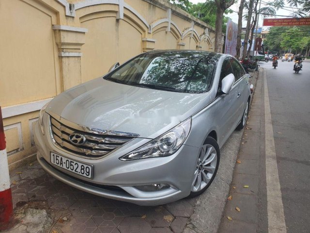 Cần bán gấp Hyundai Sonata sản xuất năm 2011, màu bạc, xe nhập chính chủ, giá chỉ 460 triệu0