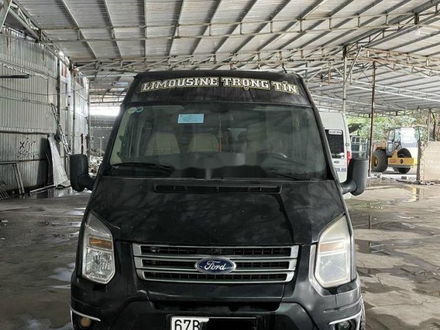 Cần bán xe Ford Transit VIP Limousine năm sản xuất 2016, màu đen