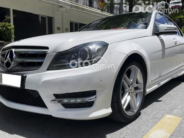 Bán Mercedes sản xuất 2012, màu trắng còn mới, giá chỉ 599 triệu