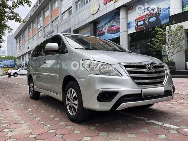 Bán Toyota Innova 2.0E năm 2015, màu bạc