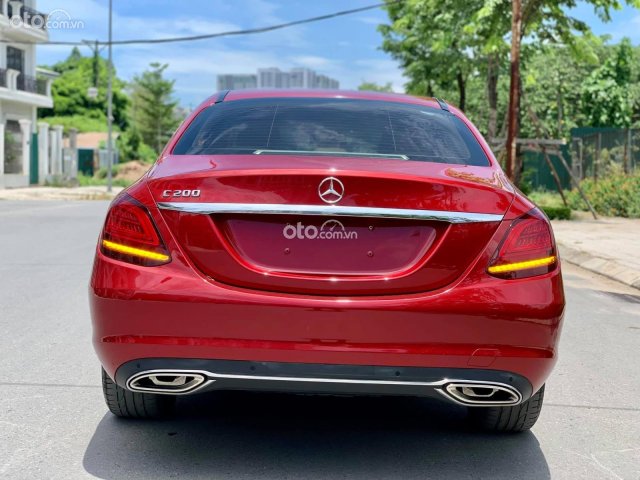 Bán xe Mercedes C200 đời 2019, màu đỏ còn mới0