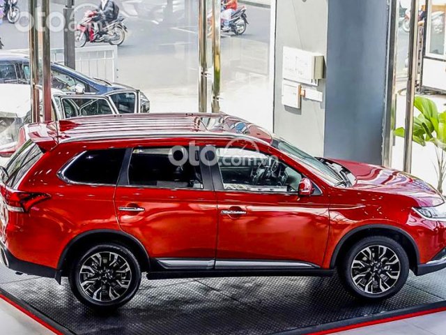 Bán xe Mitsubishi Outlander 2.0 CVT năm 2020, màu đỏ