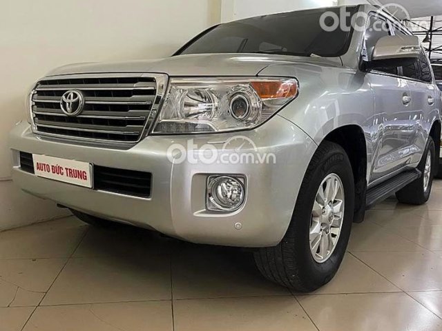 Bán Toyota Land Cruiser VX 4.6 V8 năm 2014, màu bạc, xe nhập0