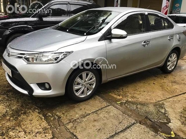 Bán xe Toyota Vios sản xuất năm 2017, màu bạc, giá tốt0