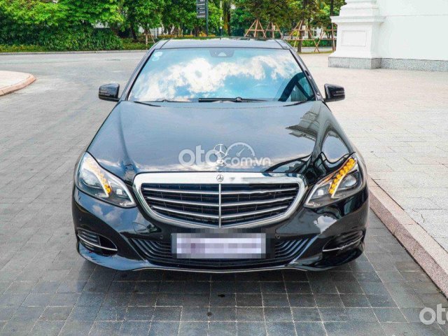 Bán Mercedes E400 sản xuất năm 2014, màu đen còn mới0