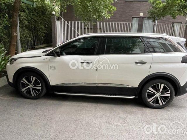 Cần bán gấp Peugeot 5008 năm sản xuất 2018, màu trắng số tự động, 980tr