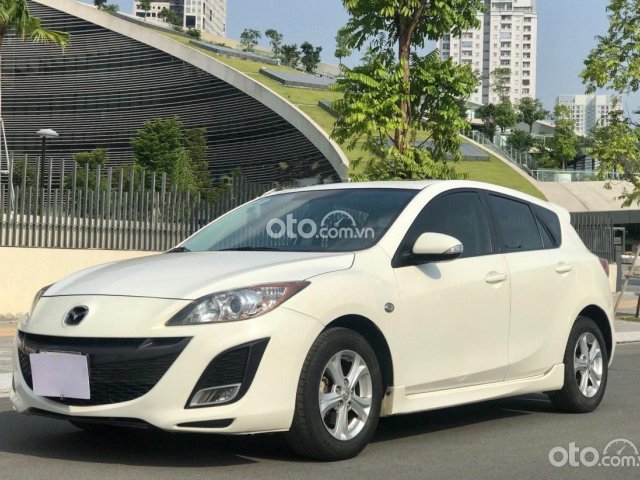 Xe Mazda 3 năm sản xuất 2010, màu trắng, xe nhập