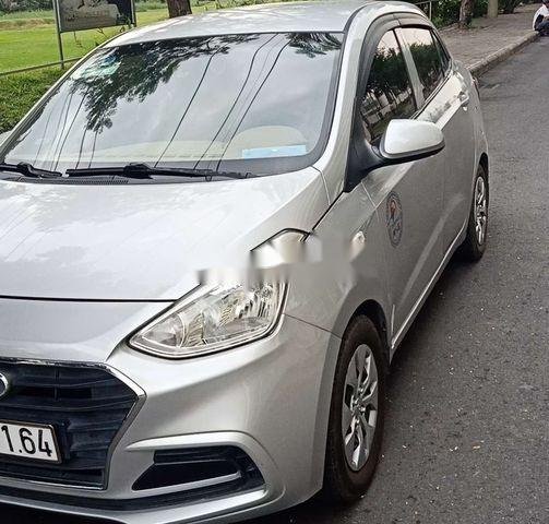 Cần bán lại xe Hyundai Grand i10 2017, màu bạc, xe nhập còn mới