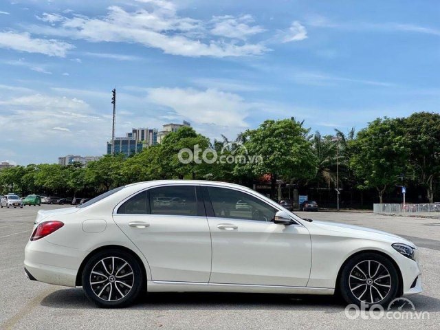 Cần bán lại xe Mercedes C200 đời 2019, màu trắng0