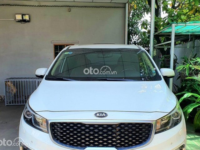 Cần bán Kia Sedona 2.2L DAT năm sản xuất 2016, màu trắng còn mới, 778tr