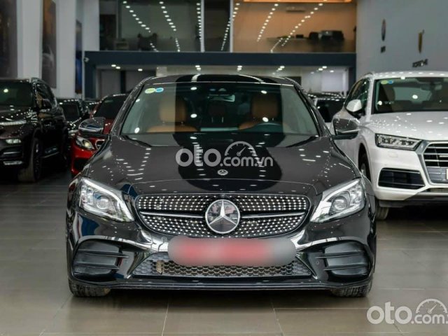 Bán Mercedes C300 AMG Facelift 2020, màu đen siêu lướt0