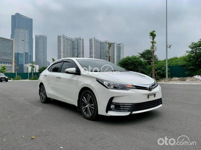 Bán lại với giá ưu đãi nhất chiếc Toyota Corolla Altis 1.8G 2018, biển phố