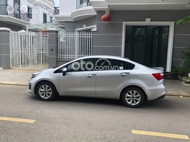 Bán Kia Rio 1.4 MT sản xuất 2017, màu bạc số sàn0