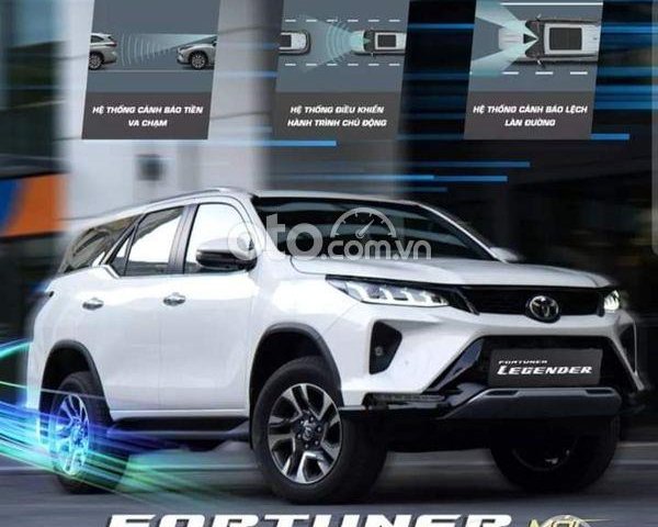 Cần bán xe Toyota Fortuner 2.7 4x2 AT đời 2021, màu trắng0