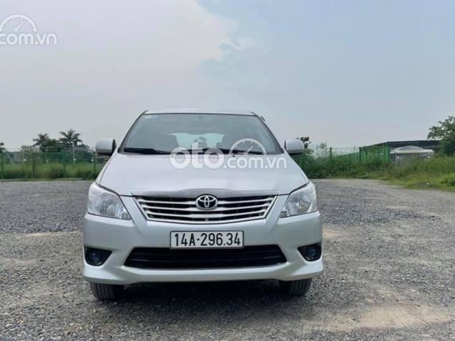 Bán lại chiếc Toyota Innova 2013 MT xe cực mới zin0