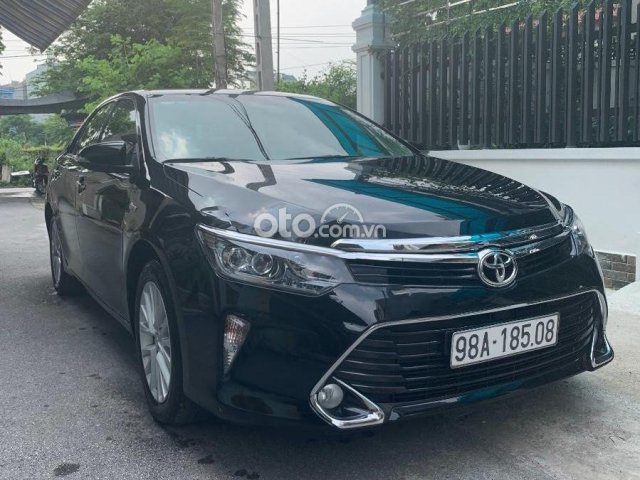 Cần bán xe Toyota Camry 2.0 E đời 2018, màu đen  0