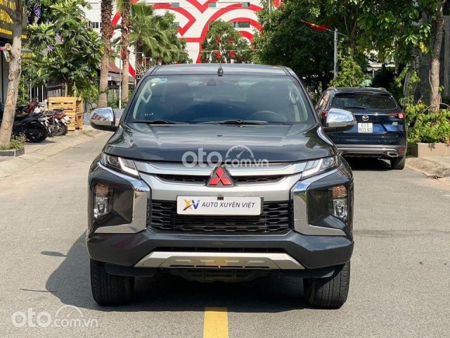 Cần bán gấp Mitsubishi Triton đời 2019, màu xám số tự động giá cạnh tranh0