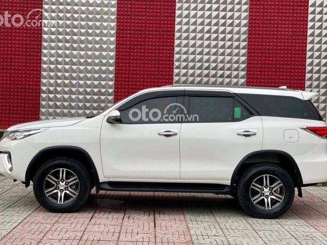 Bán Toyota Fortuner năm 2019, màu trắng số sàn0