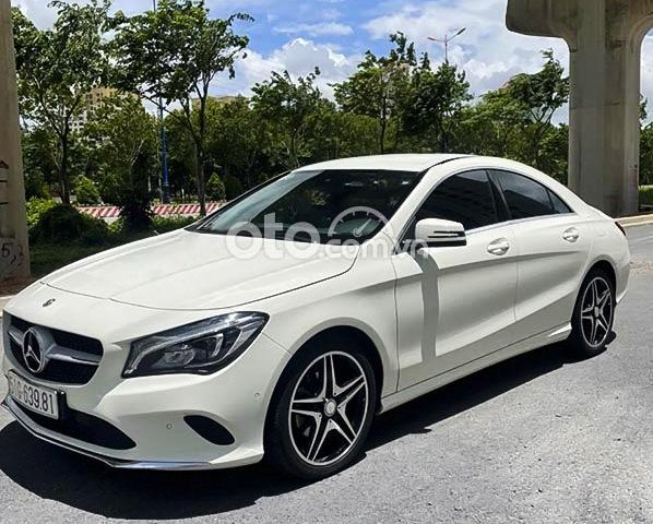 Bán Mercedes năm 2017, màu trắng, xe nhập còn mới, giá 990tr0