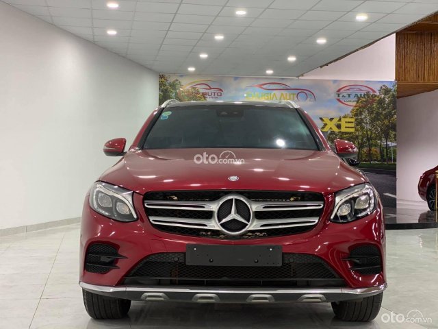 Cần bán gấp Mercedes GLC300 năm sản xuất 2016, màu đỏ, nhập khẩu nguyên chiếc0