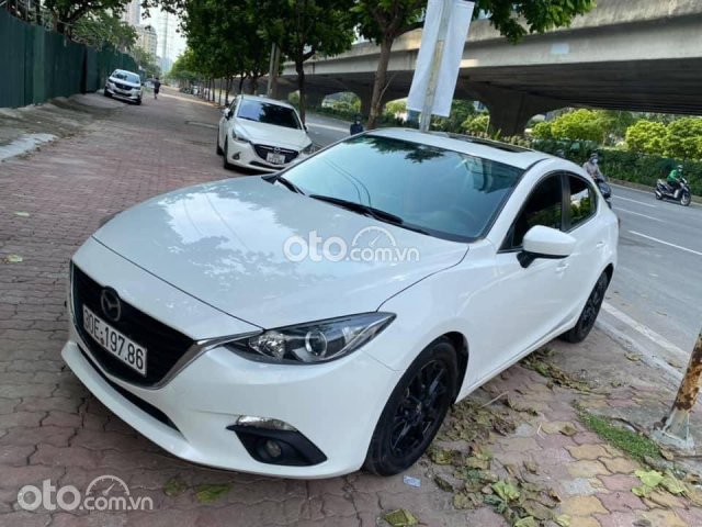 Cần bán xe Mazda 3 sản xuất 2015, màu trắng giá cạnh tranh0